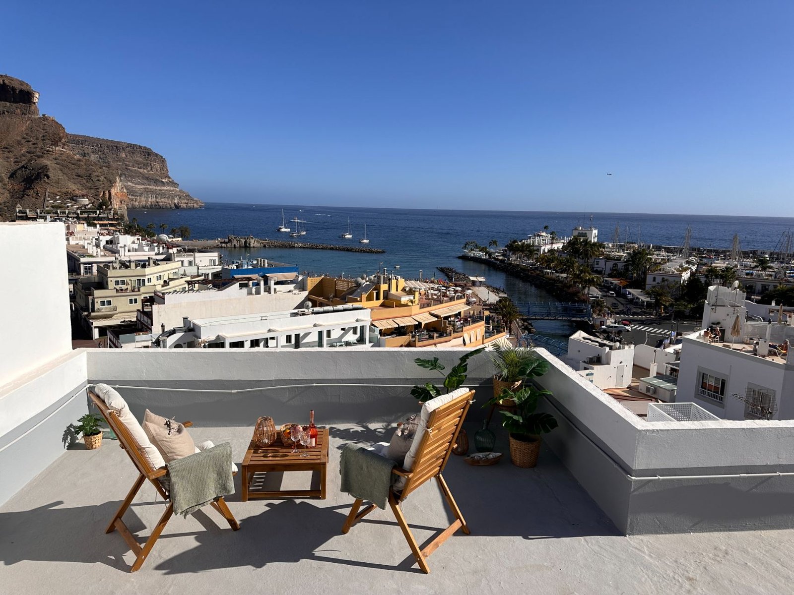 Terraza con vistas al puerto de Mogán